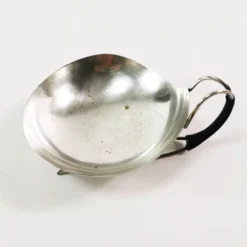 Coupe, plat en métal argenté de style moderniste, Danemark, années 1960