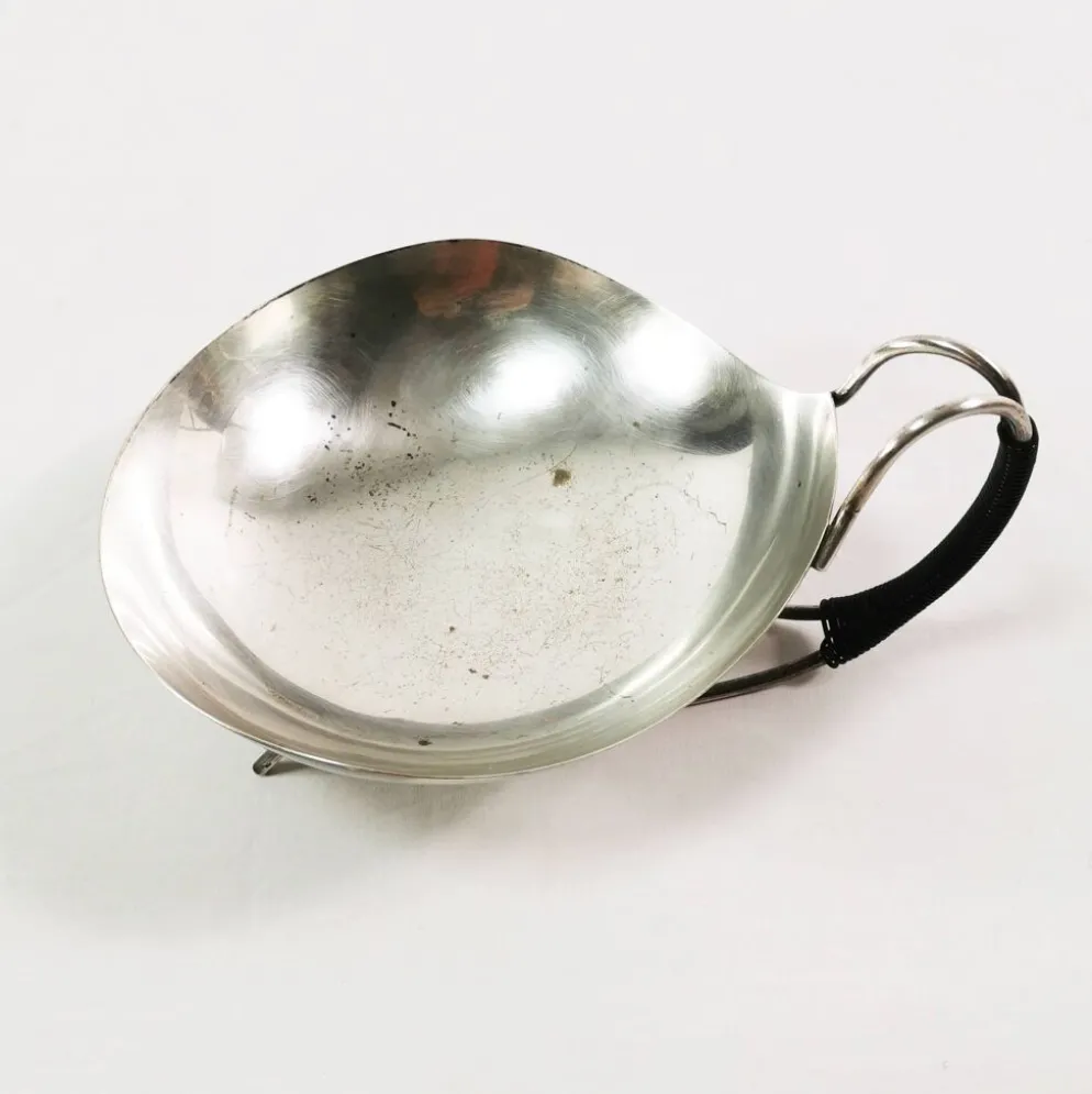 Coupe, plat en métal argenté de style moderniste, Danemark, années 1960