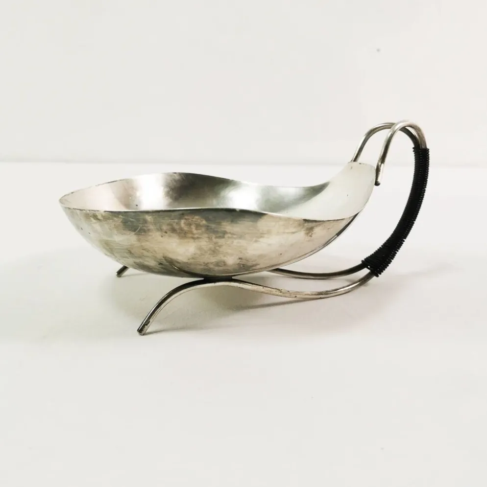 Coupe, plat en métal argenté de style moderniste, Danemark, années 1960