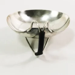 Coupe, plat en métal argenté de style moderniste, Danemark, années 1960