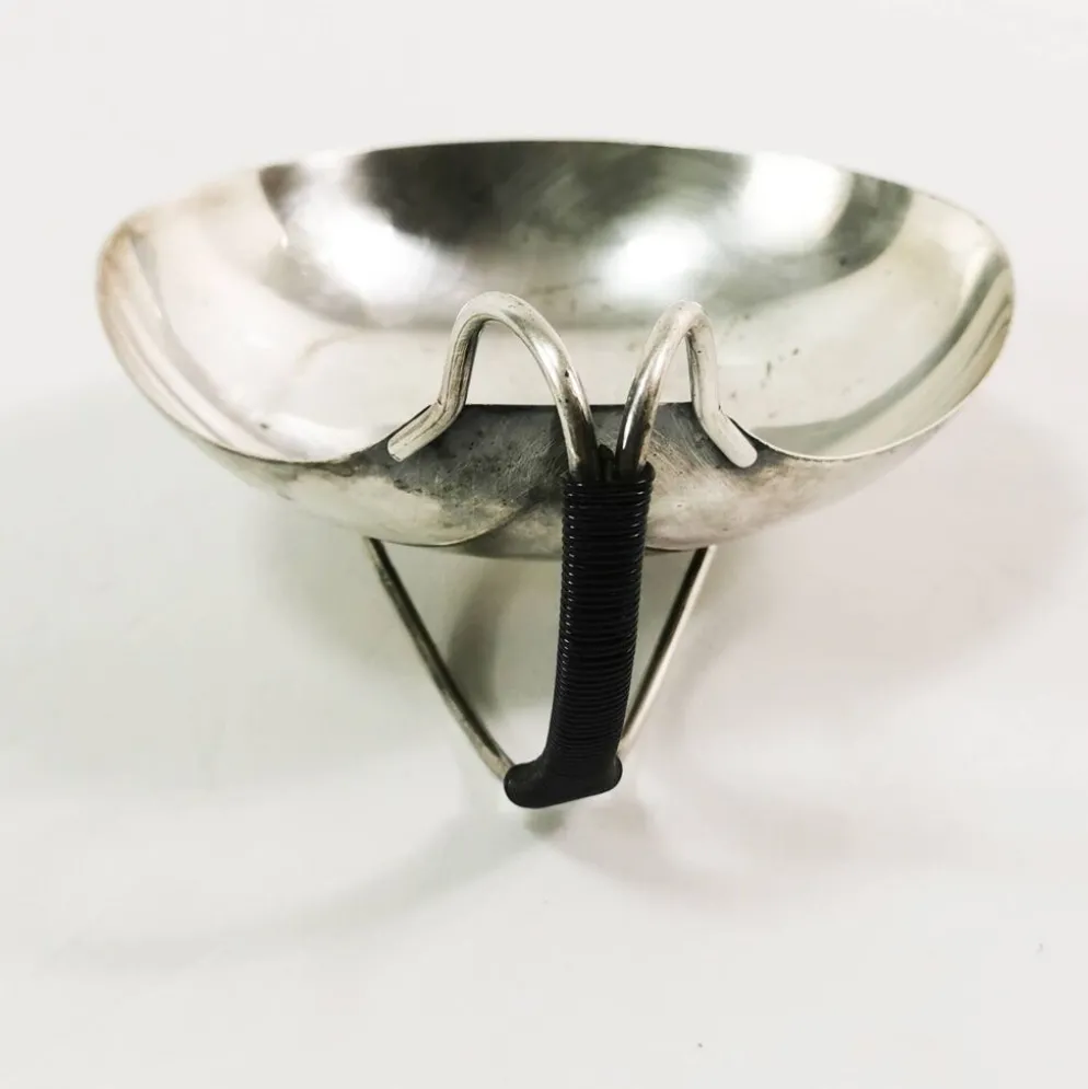 Coupe, plat en métal argenté de style moderniste, Danemark, années 1960