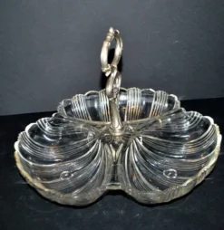 Coupe polylobée art nouveau en verre moulé forme coquille 1900-1910