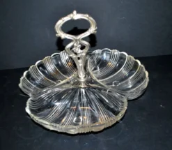 Coupe polylobée art nouveau en verre moulé forme coquille 1900-1910