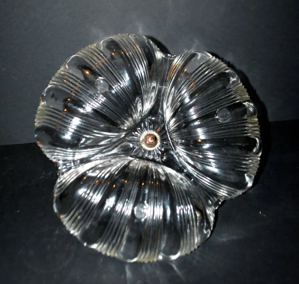Coupe polylobée art nouveau en verre moulé forme coquille 1900-1910