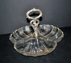 Coupe polylobée art nouveau en verre moulé forme coquille 1900-1910