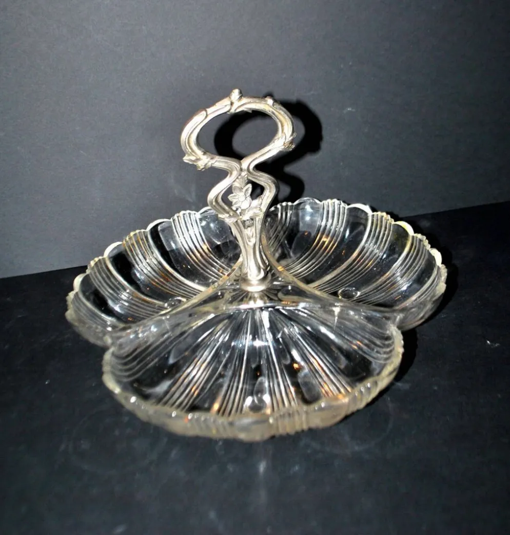 Coupe polylobée art nouveau en verre moulé forme coquille 1900-1910