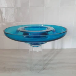 Coupe ronde en verre bleu Murano par Venini / signé