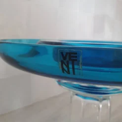 Coupe ronde en verre bleu Murano par Venini / signé