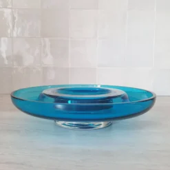 Coupe ronde en verre bleu Murano par Venini / signé