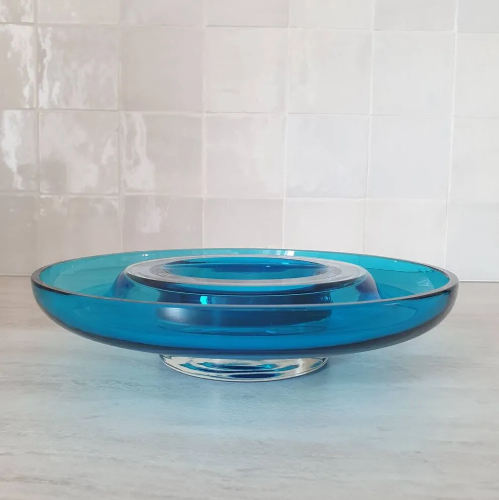 Coupe ronde en verre bleu Murano par Venini / signé