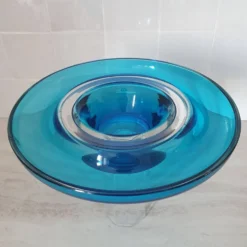 Coupe ronde en verre bleu Murano par Venini / signé