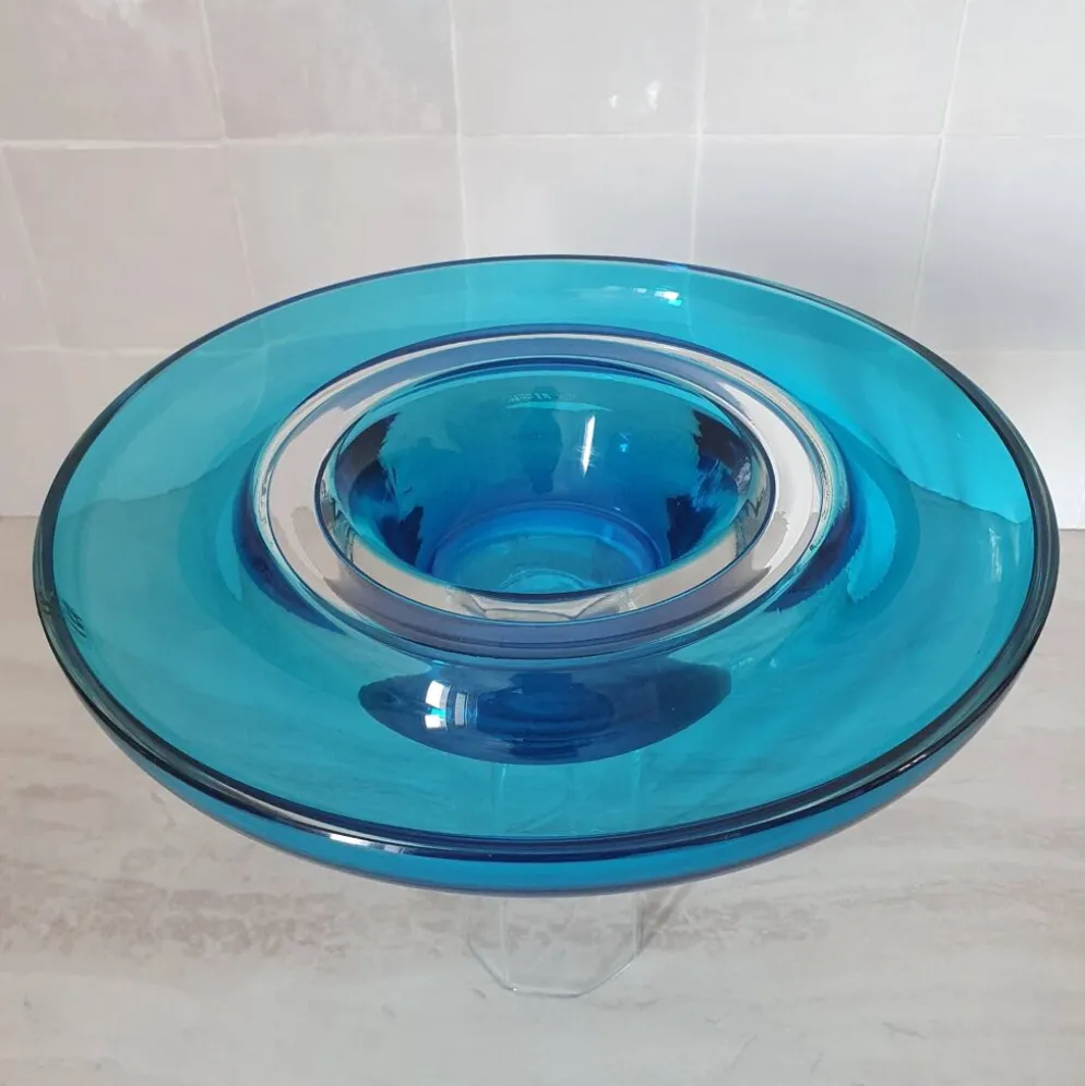 Coupe ronde en verre bleu Murano par Venini / signé