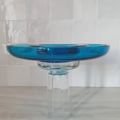 Coupe ronde en verre bleu Murano par Venini / signé