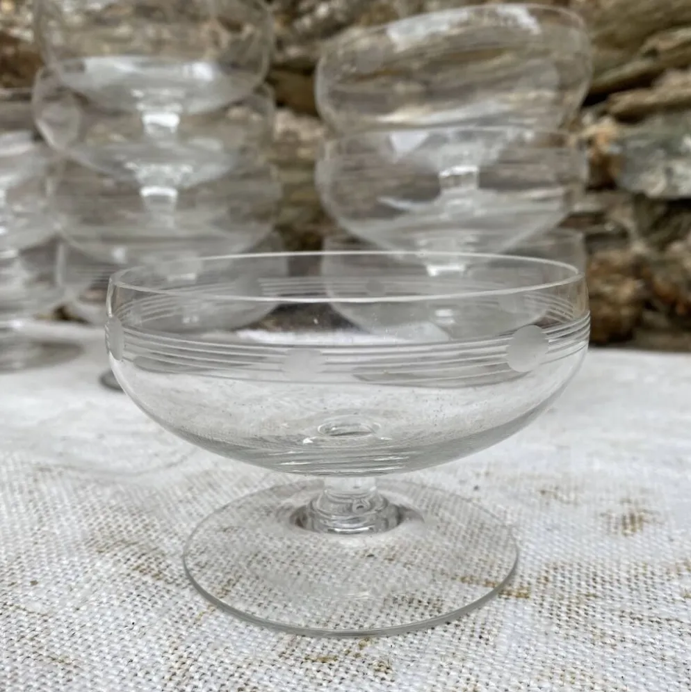 Coupes anciennes en verre gravées pois et stries années 40-50