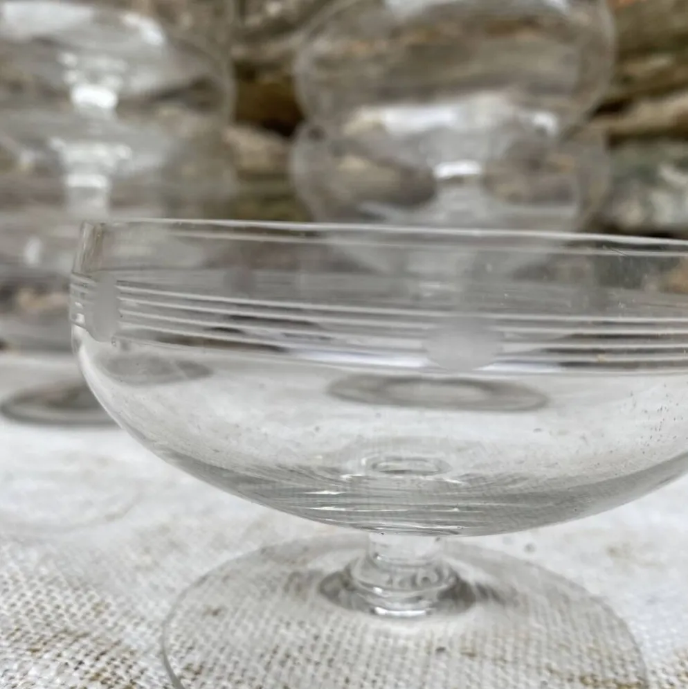Coupes anciennes en verre gravées pois et stries années 40-50