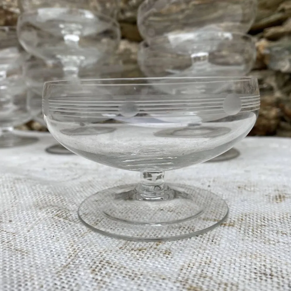 Coupes anciennes en verre gravées pois et stries années 40-50
