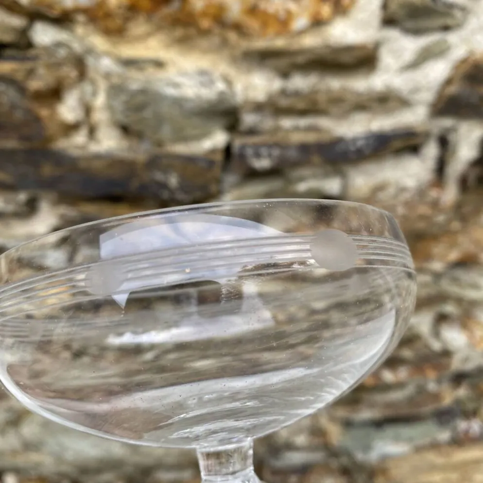 Coupes anciennes en verre gravées pois et stries années 40-50