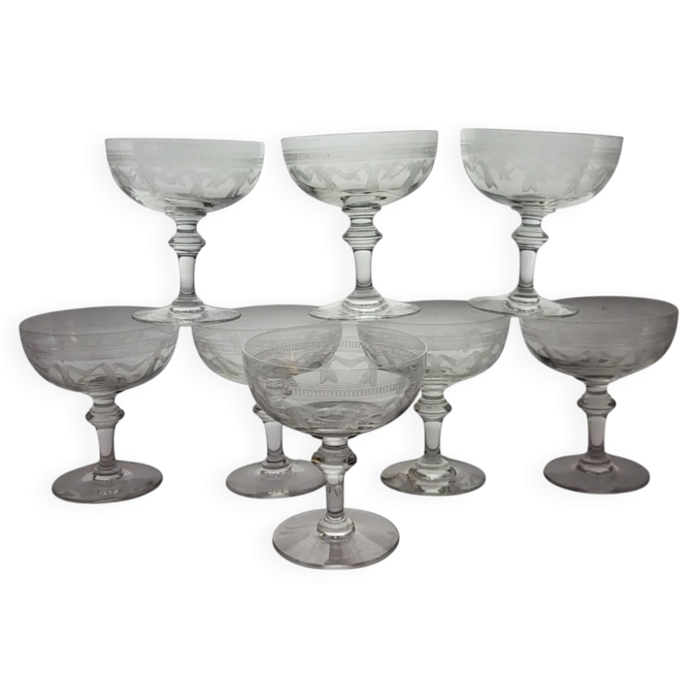 8 coupes à champagne en cristal fin XIXème début XXème