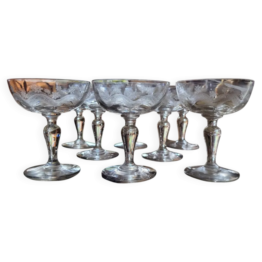 8 coupes à champagne en verre gravé Meisenthal, Art Déco