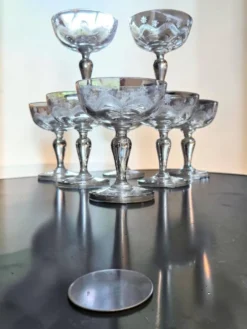 8 coupes à champagne en verre gravé Meisenthal, Art Déco