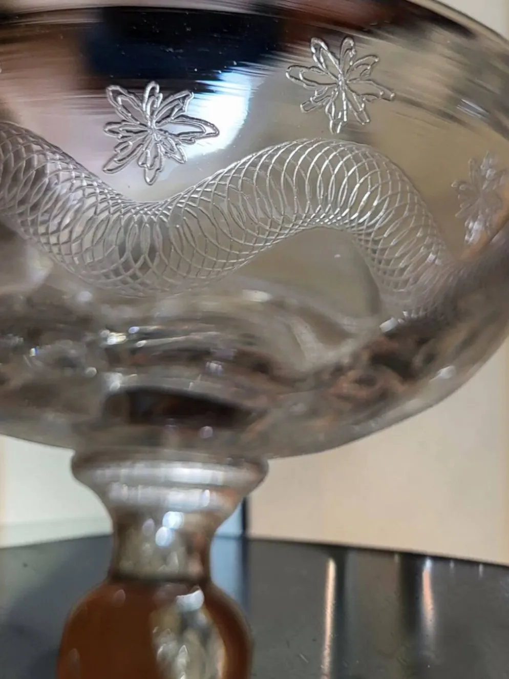 8 coupes à champagne en verre gravé Meisenthal, Art Déco