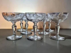 8 coupes à champagne en verre gravé Meisenthal, Art Déco