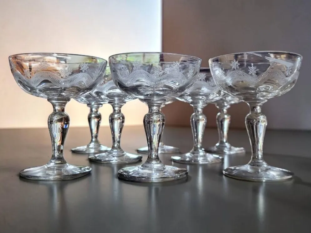 8 coupes à champagne en verre gravé Meisenthal, Art Déco