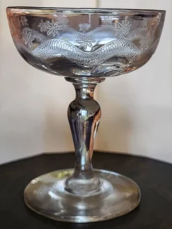 8 coupes à champagne en verre gravé Meisenthal, Art Déco