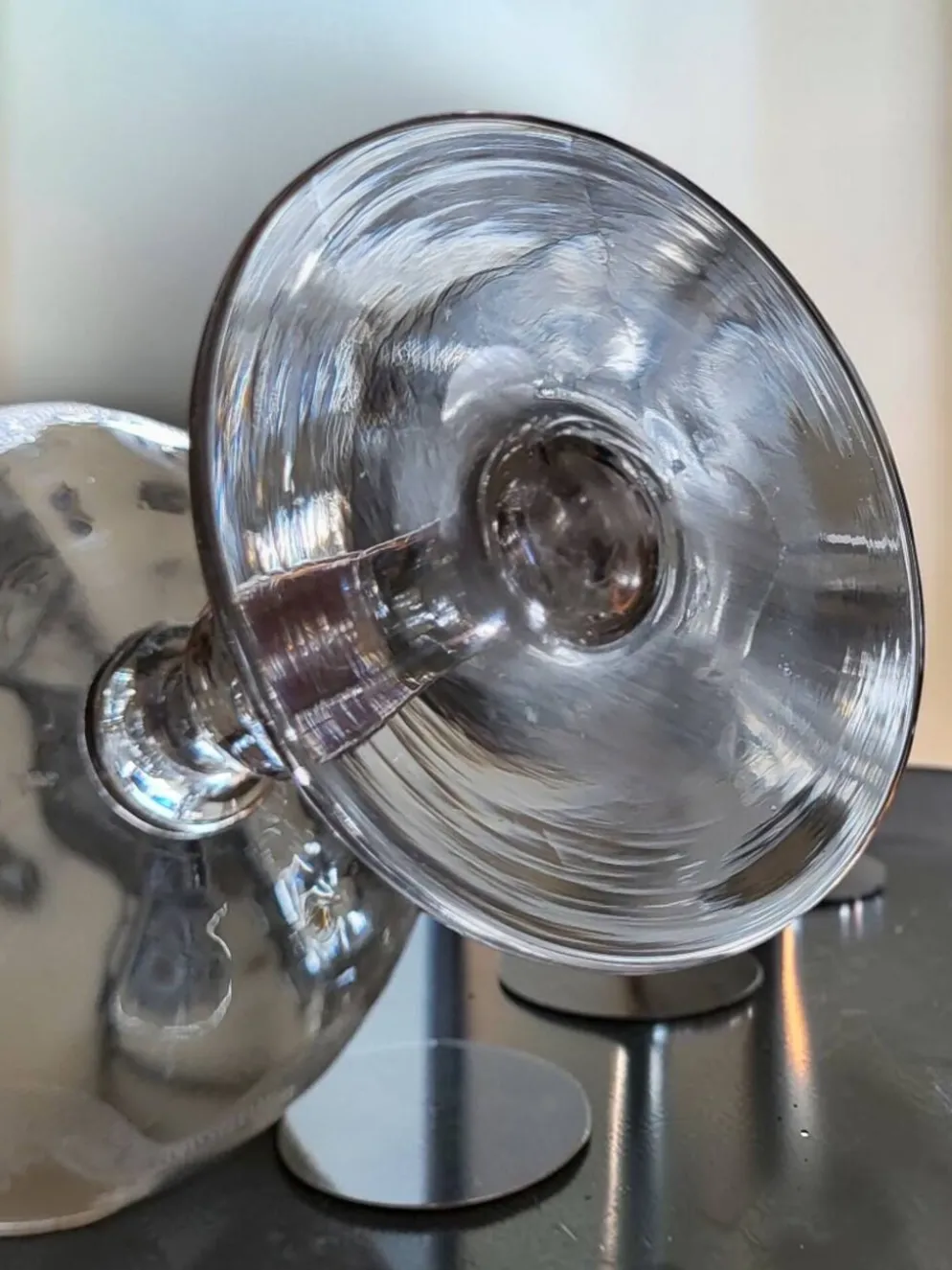 8 coupes à champagne en verre gravé Meisenthal, Art Déco