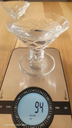 5 coupes à champagne en verre taillé