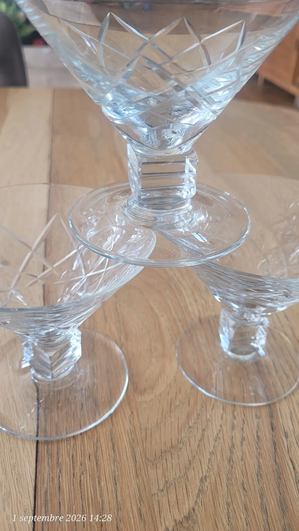 5 coupes à champagne en verre taillé