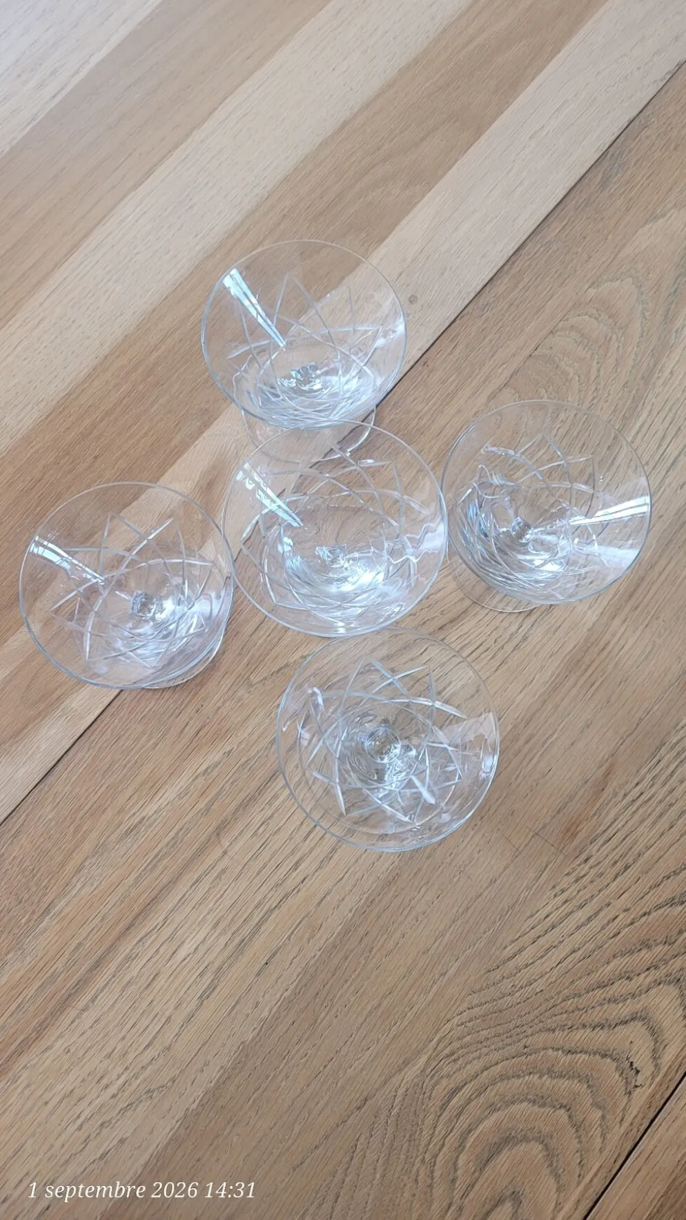 5 coupes à champagne en verre taillé