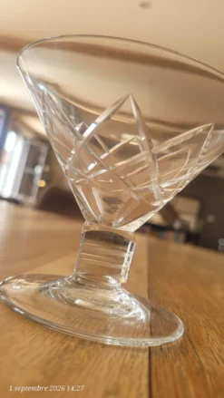 5 coupes à champagne en verre taillé