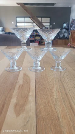 5 coupes à champagne en verre taillé