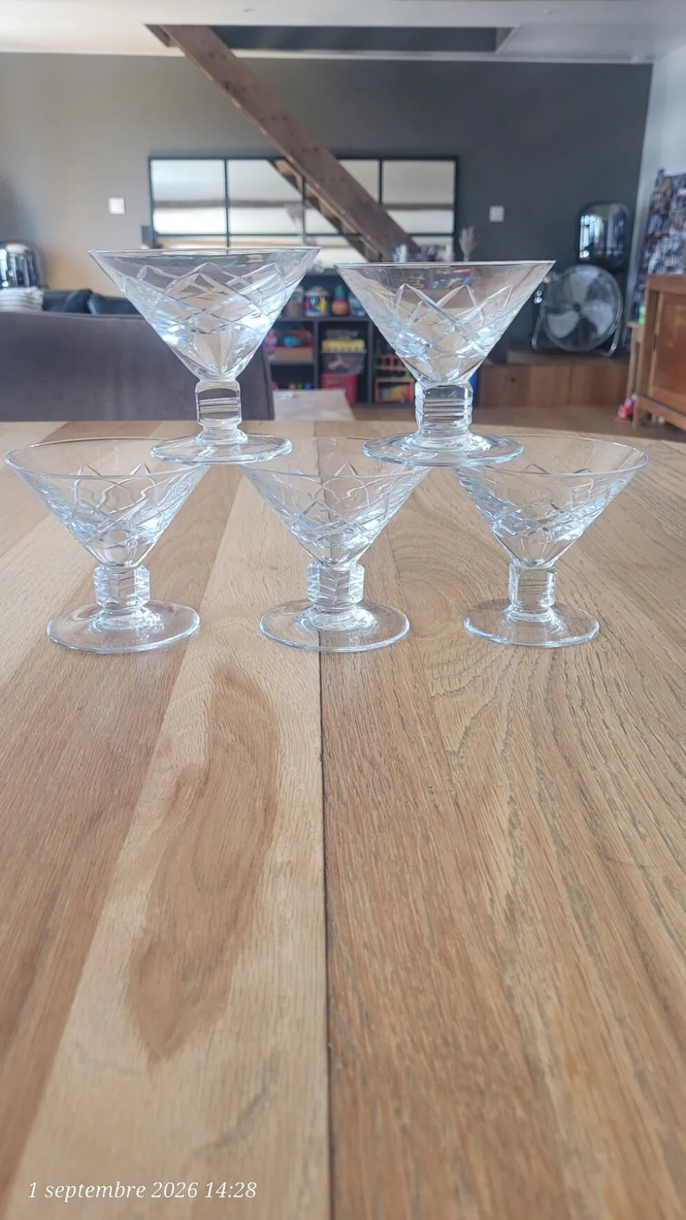 5 coupes à champagne en verre taillé