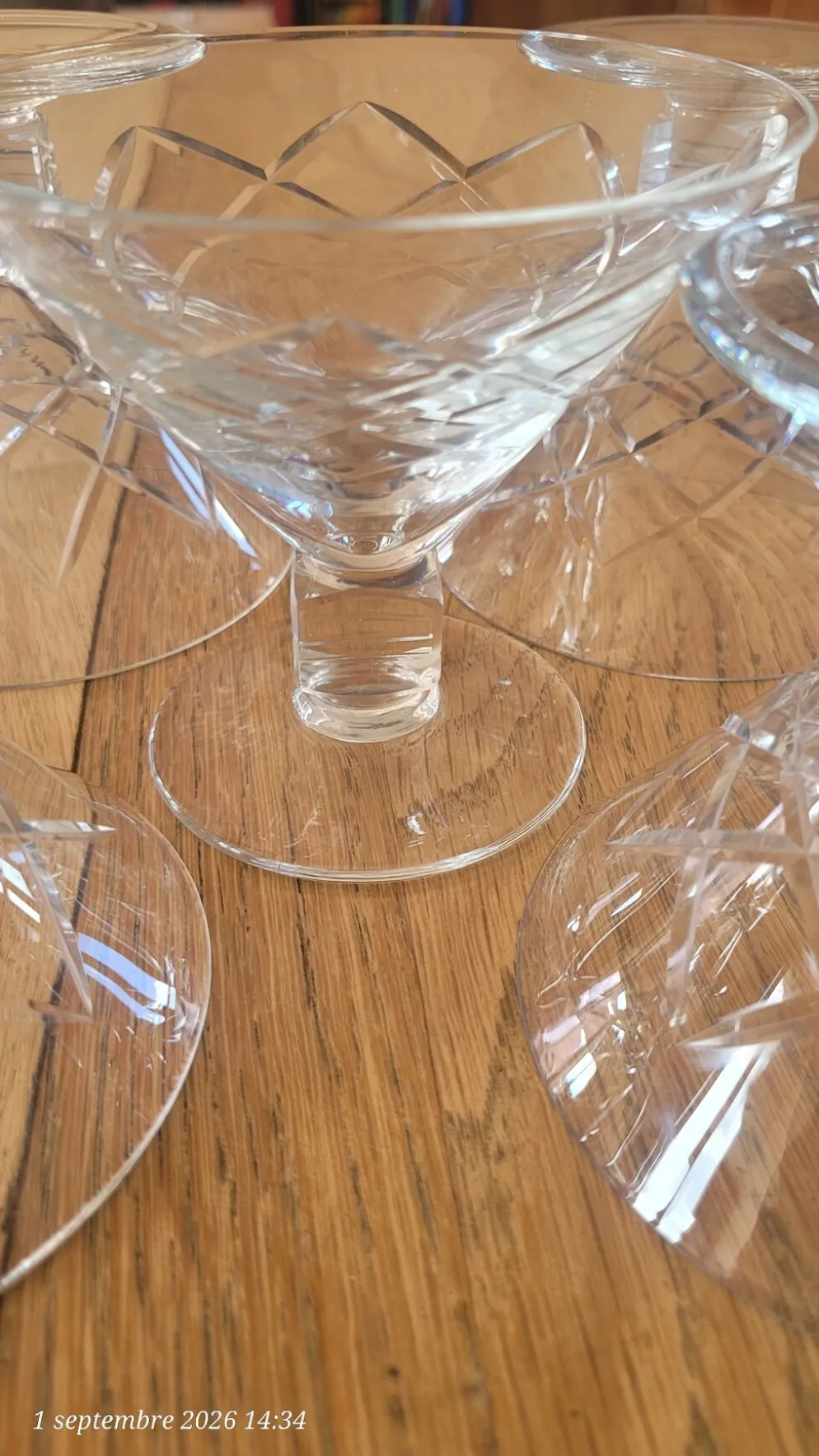 5 coupes à champagne en verre taillé