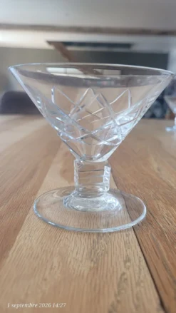 5 coupes à champagne en verre taillé