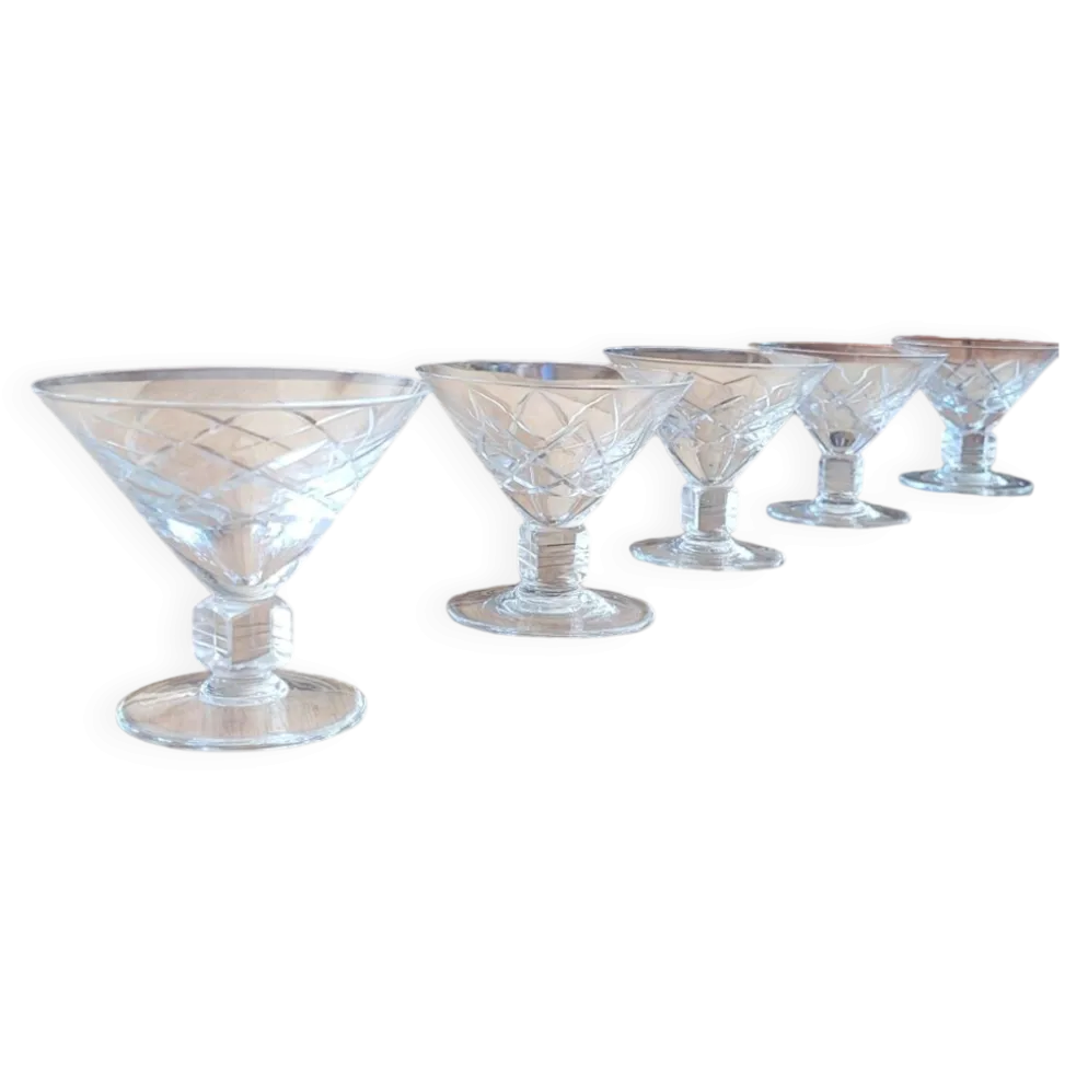 5 coupes à champagne en verre taillé