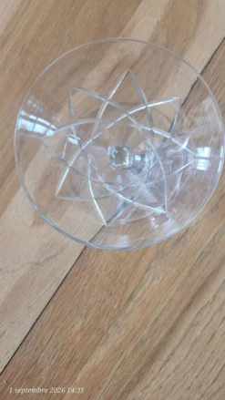 5 coupes à champagne en verre taillé