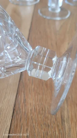 5 coupes à champagne en verre taillé