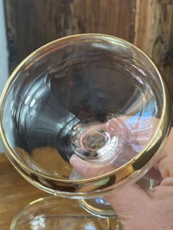 Coupes à champagne ou cocktails en verre avec dorure