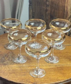 Coupes à champagne ou cocktails en verre avec dorure