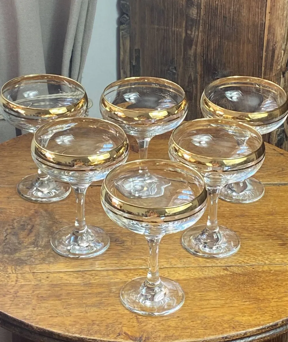 Coupes à champagne ou cocktails en verre avec dorure