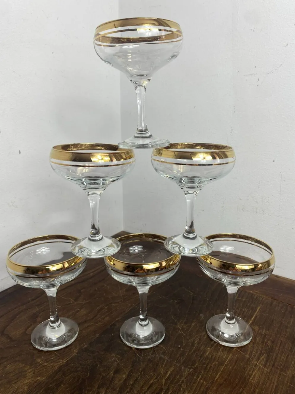 Coupes à champagne ou cocktails en verre avec dorure