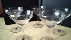 5 Coupes à champagne Vintage en verre Décor gravé
