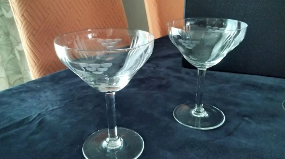 5 Coupes à champagne Vintage en verre Décor gravé