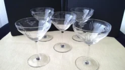 5 Coupes à champagne Vintage en verre Décor gravé
