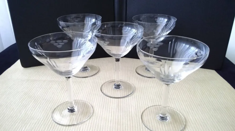 5 Coupes à champagne Vintage en verre Décor gravé