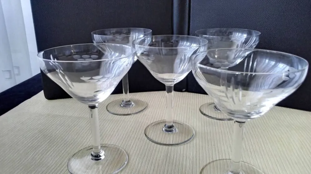 5 Coupes à champagne Vintage en verre Décor gravé