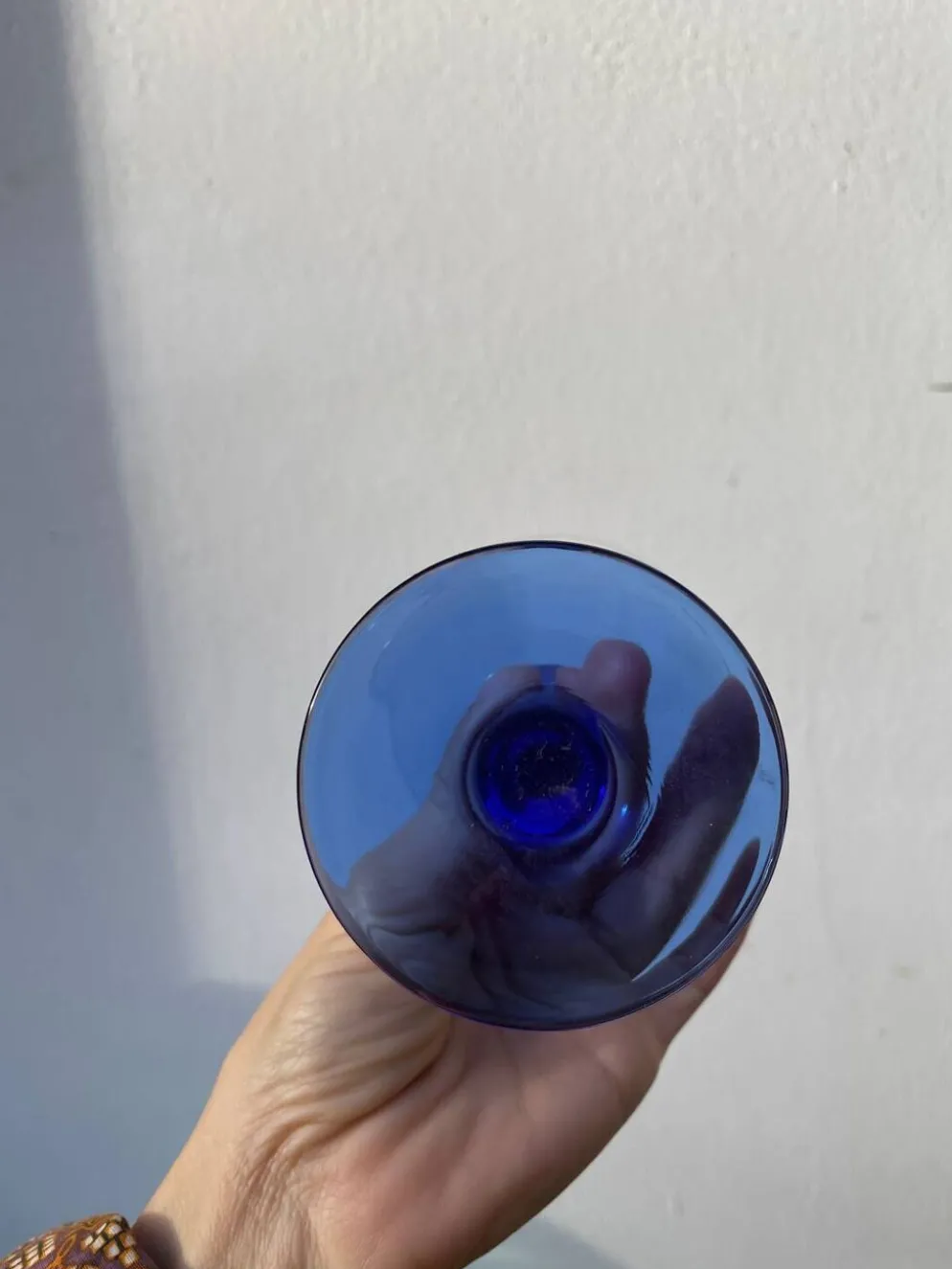 6 coupes à cocktails en verre bleu 1980